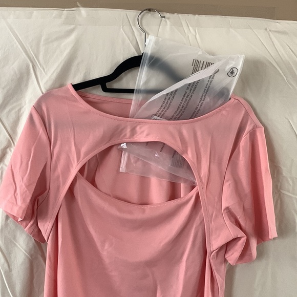 Short sleeve pink top with peekaboo front. New in bag, unbranded. Work or play - Picture 6 of 7